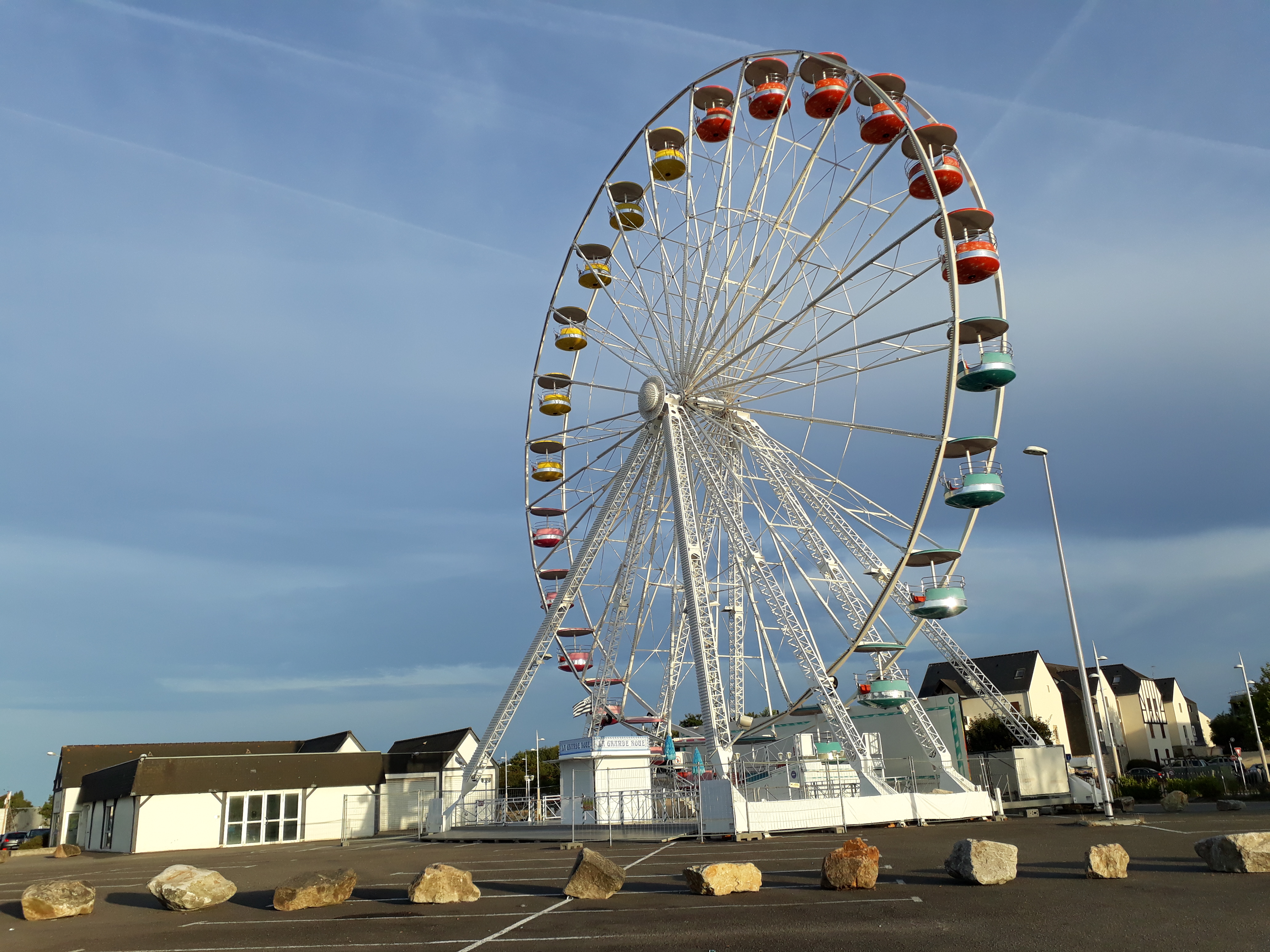 Grande roue de plus de 30 m de hauteur